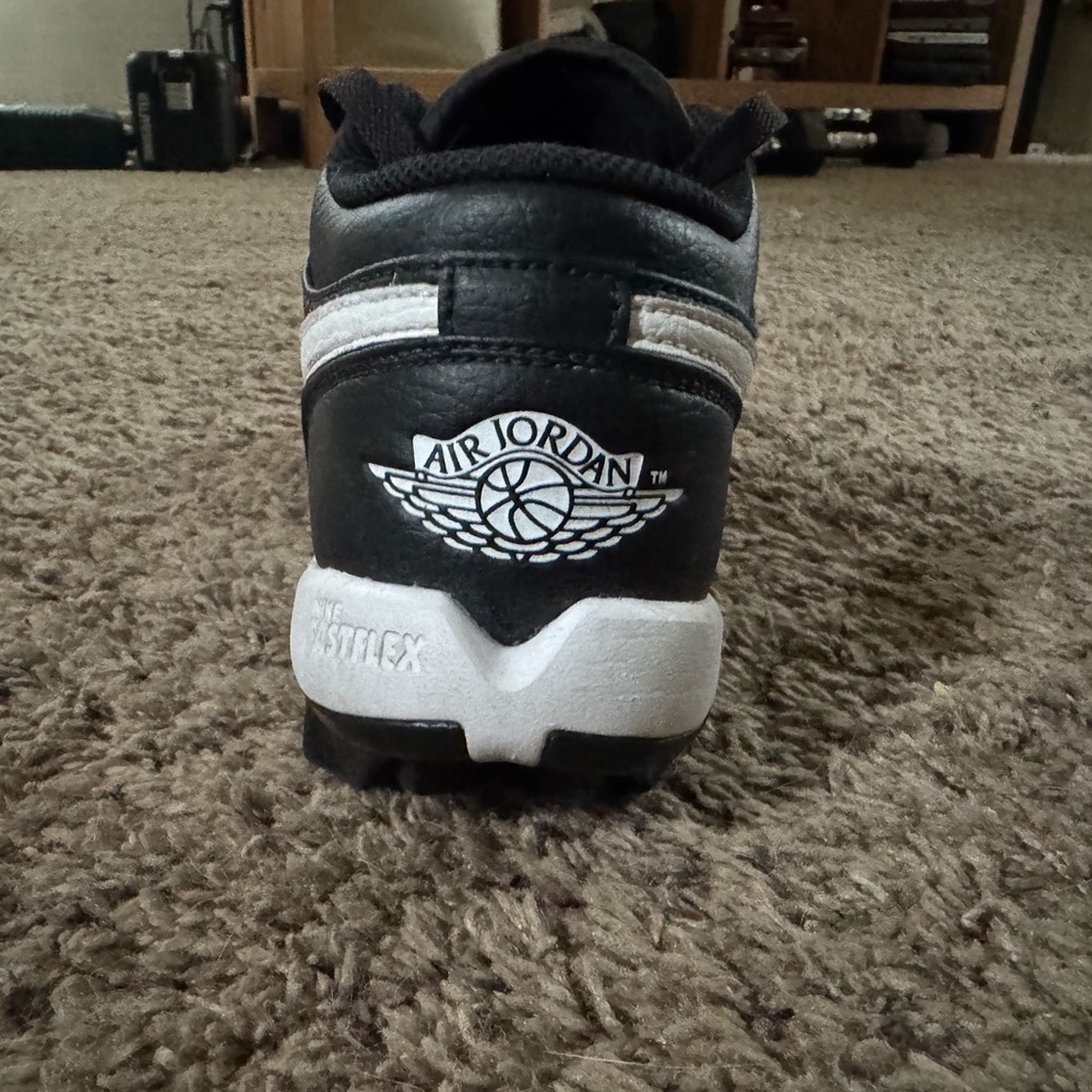 Nike Air Jordan Kids Shoes Black and White - Picture 1 of 3